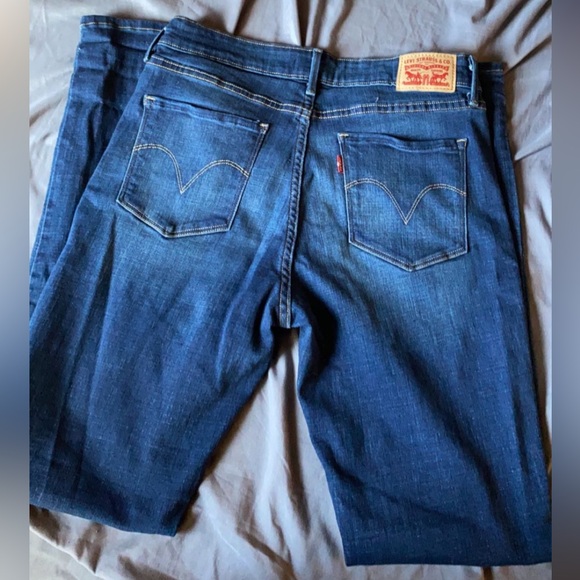 Levi’s size 12 straight leg, lots of stretch - Picture 2 of 2